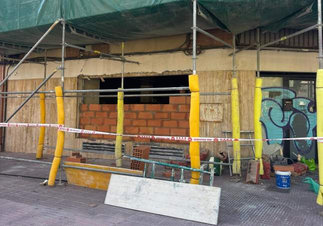 Procés|Proceso de tapiado del local ocupado / Cedida