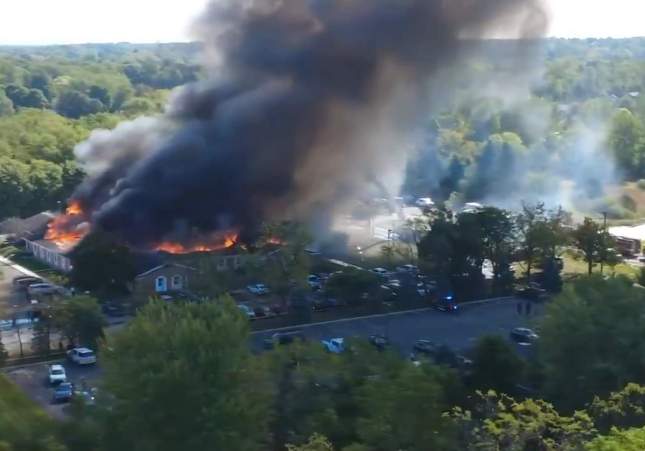 incendi església michigan