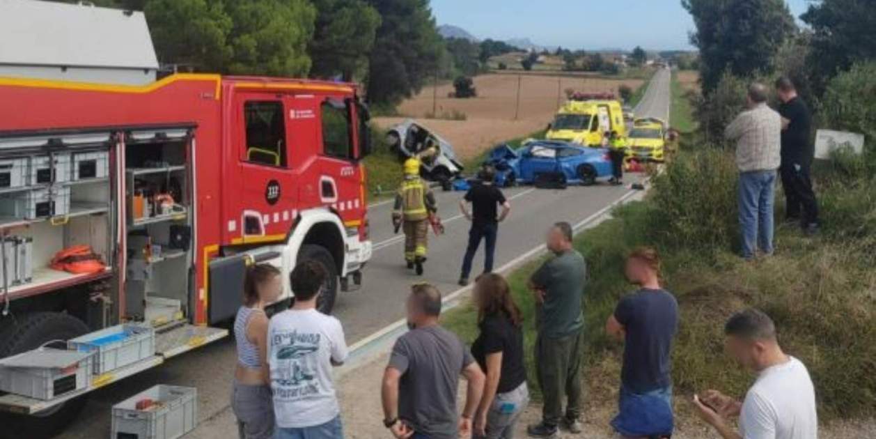 Un muerto y dos heridos graves al chocar frontalmente dos coches en ...