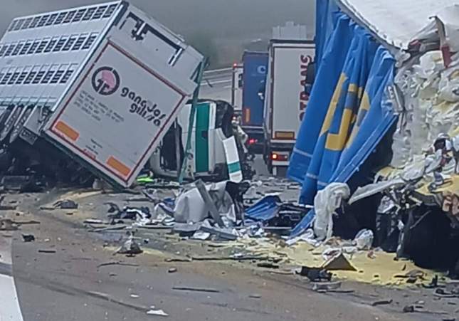 ACCIDENT DOS CAMIONS ACCIDENT DOS CAMIONS