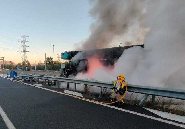 camió incendiat a 2 (2) camió incendiat a 2 (2)