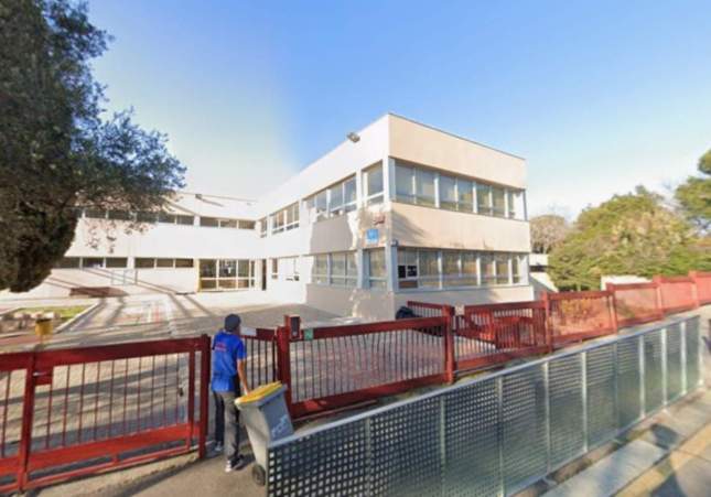 Escola Tres Pins (1) Escola Tres Pins (1)