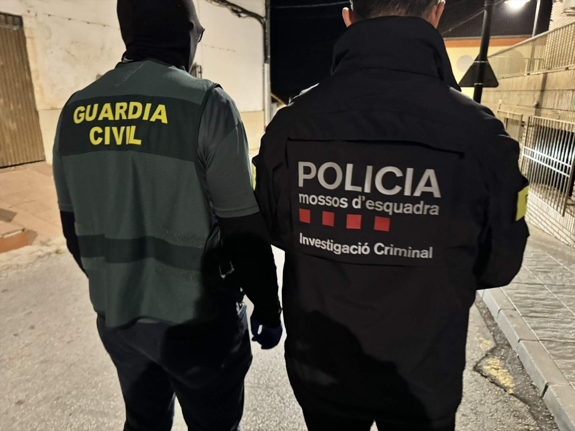 MOSSOS D'ESQUADRA I GUÀRDIA CIVIL