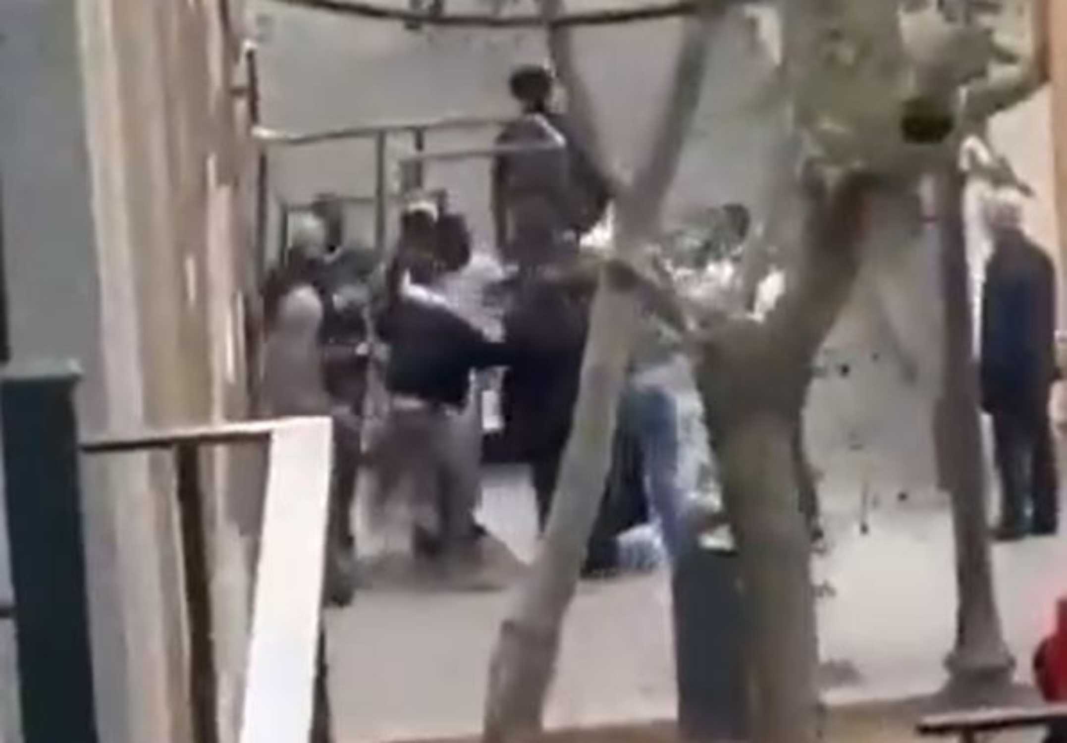 Apallissen un home a Blanes per recriminar-los que havien estat a punt d'atropellar-lo