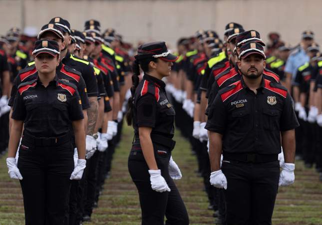 EuropaPress 6224857 policias entrega diplomas 37 curso formacion basica policias 2024 20