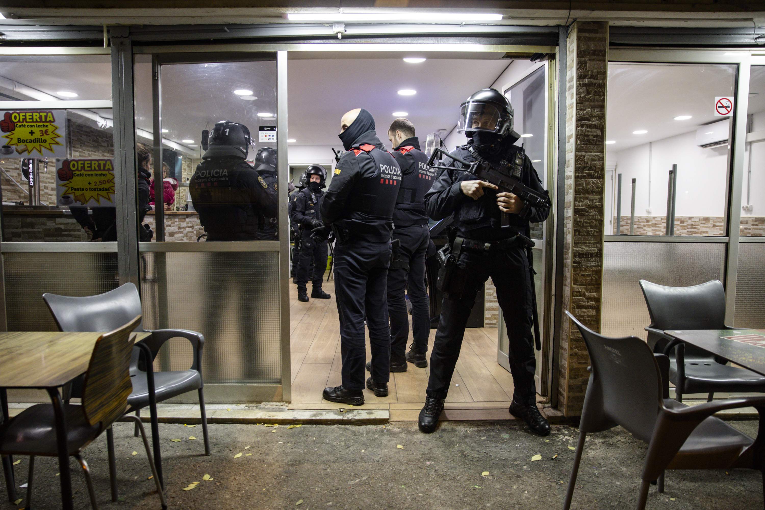 Pla Kanpai 10, La Mina Mossos Esquadra05