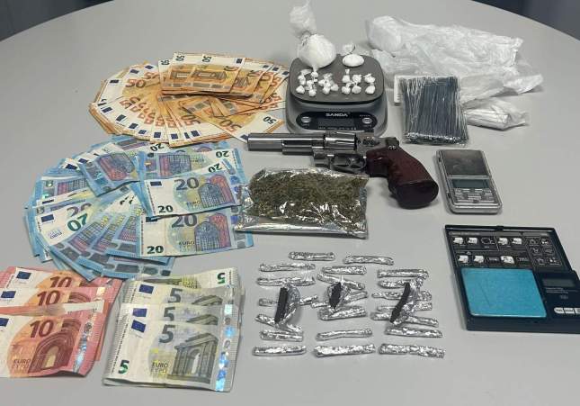 251204 NdP 2464 RPP Els Mossos d'Esquadra detenen quatre persones a Bell lloc d'Urgell per tràfic de drogues (1)