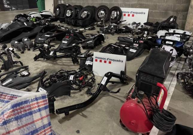 Imatge de les peces de motos recuperades / Mossos d'Esquadra Imatge de les peces de motos recuperades / Mossos d'Esquadra