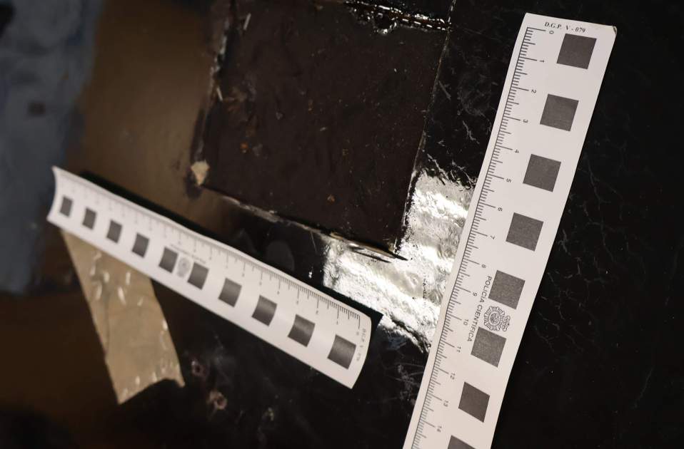 Cocaína escondida en el cuadro / CNP Cocaína escondida en el cuadro / CNP