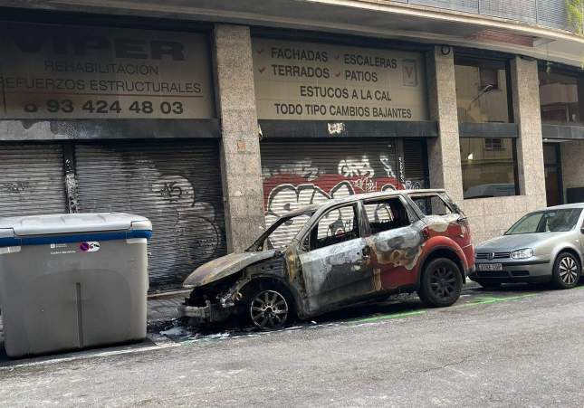 Cotxe afectat per les flames / Cedida Cotxe afectat per les flames / Cedida