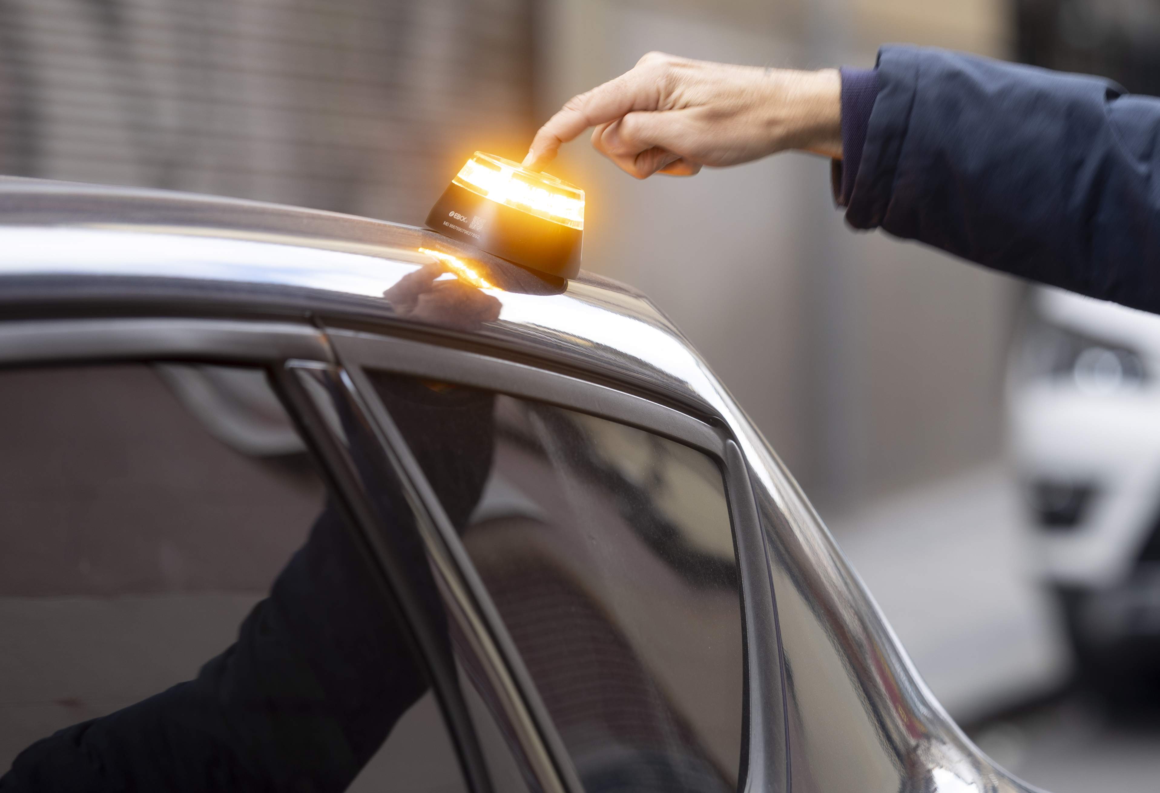 EuropaPress 7118072 baliza v16 emergencia vehiculos 21 noviembre 2025 madrid espana baliza v16