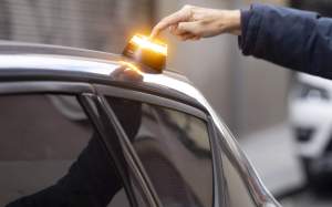 EuropaPress 7118072 baliza v16 emergencia vehiculos 21 noviembre 2025 madrid espana baliza v16