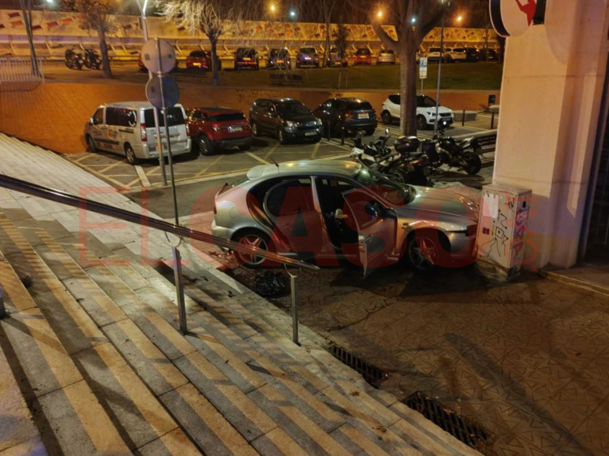 cotxe encastat telepizza