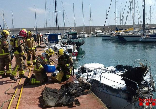 incendio barco puerto Torredembarra incendio barco puerto Torredembarra