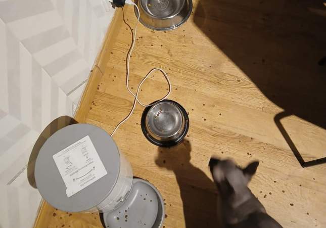 Bols d'aigua i de menjar buits / Guàrdia Urbana de l'Hospitalet de Llobregat