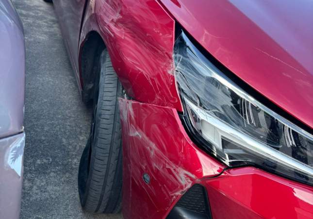 Cotxe danyat a la C-65 / Mossos d'Esquadra