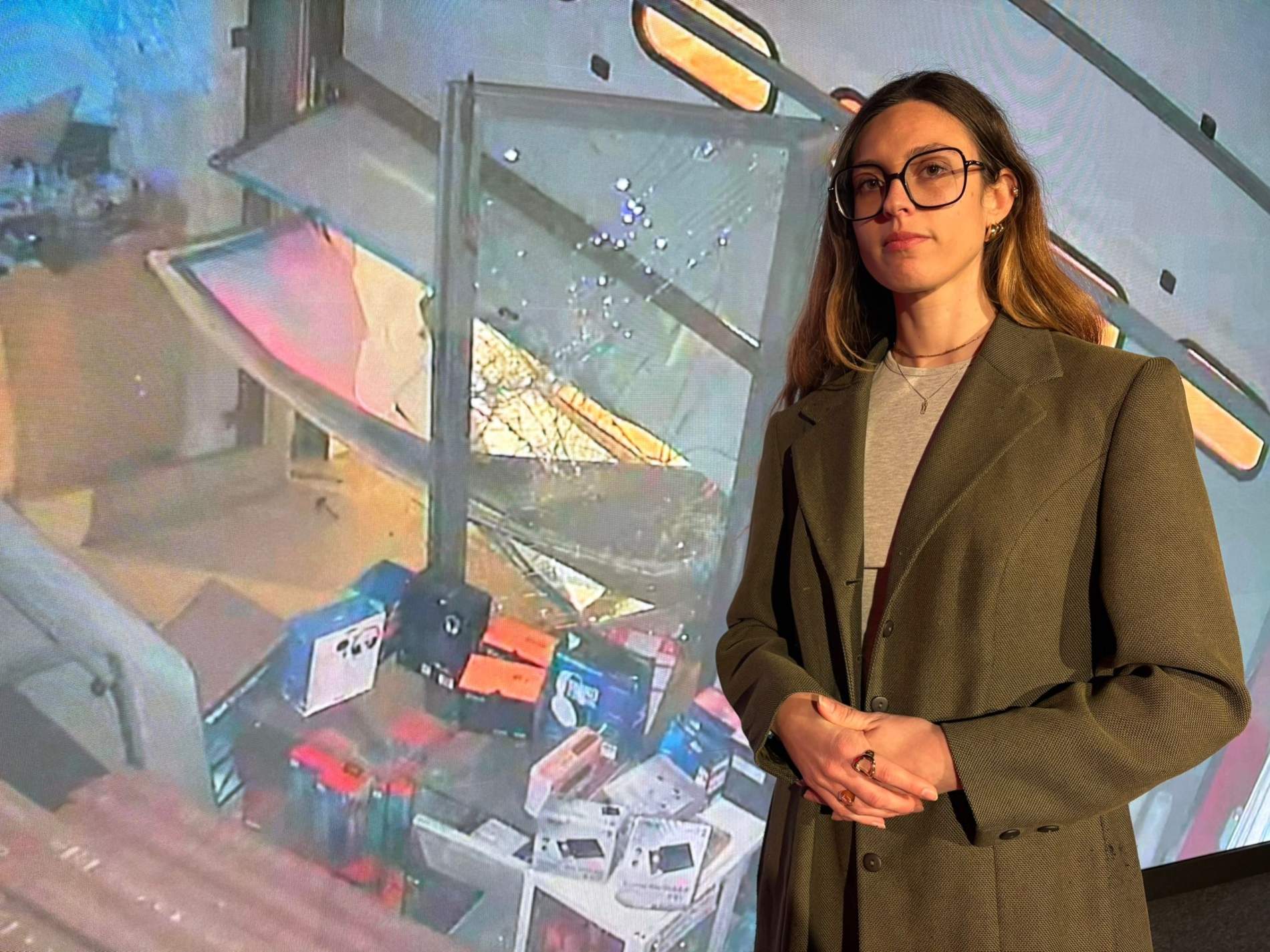 Un cotxe i dos minuts: robatori llampec en una botiga del polígon industrial de Badalona, a 'ElCaso Exprés'