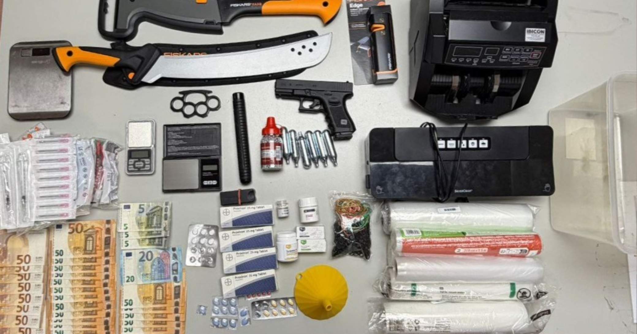 armes matxet pistola mossos d'esquadra