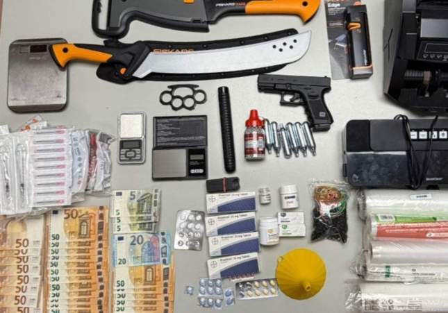 armes matxet pistola mossos d'esquadra