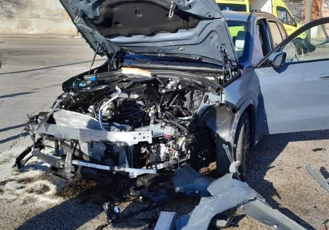 Imatge d'un dels cotxes implicats en l'accident a Terrassa / Bombers Imatge d'un dels cotxes implicats en l'accident a Terrassa / Bombers