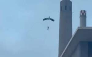 paracaigudes tres xemeneies