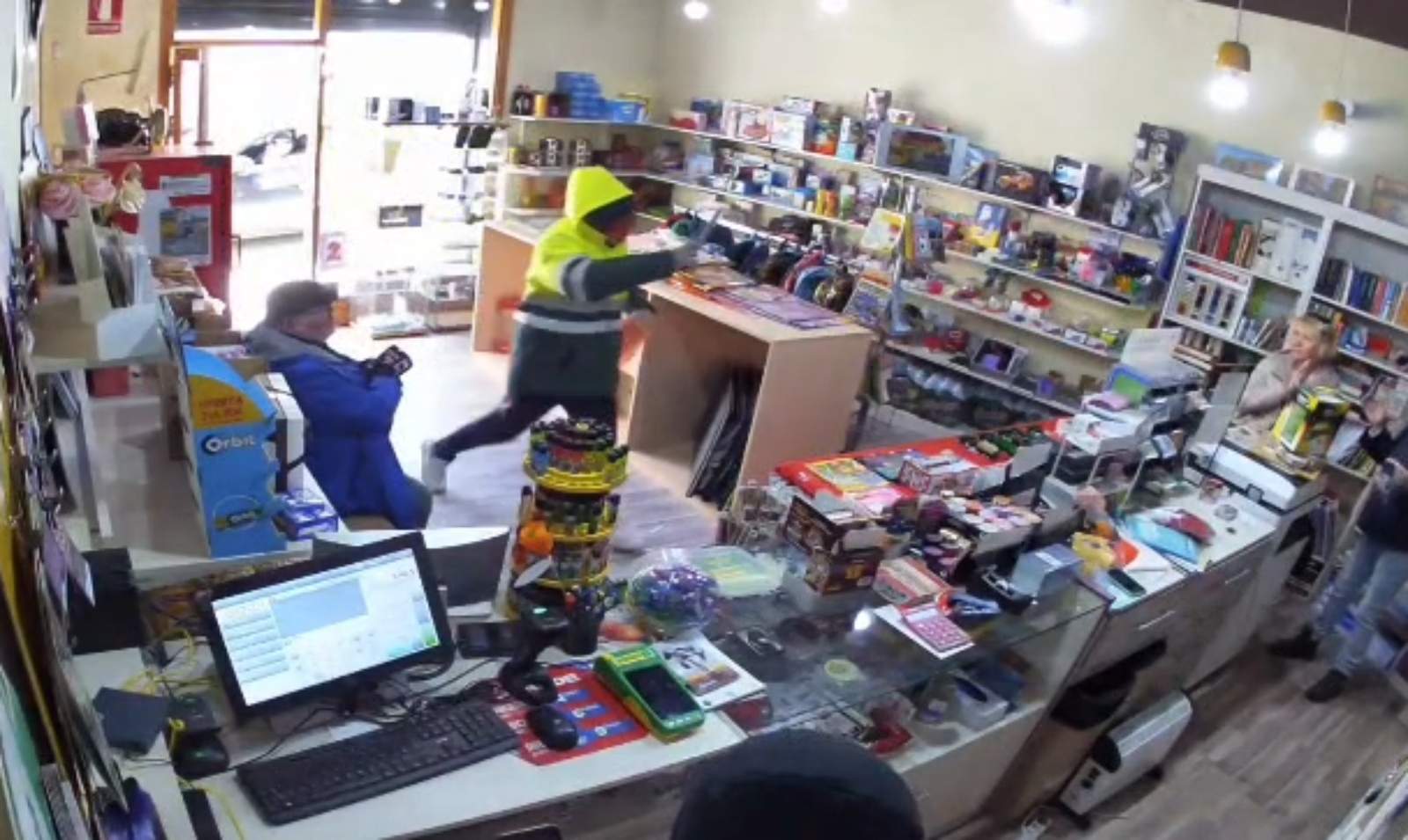 L'estanquera de Belianes planta cara i fa marxar el lladre d'estancs que actua a la comarca: "Fora d'aquí!"