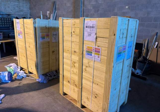 Imagen de los palets con droga dentro / Mossos d'Esquadra