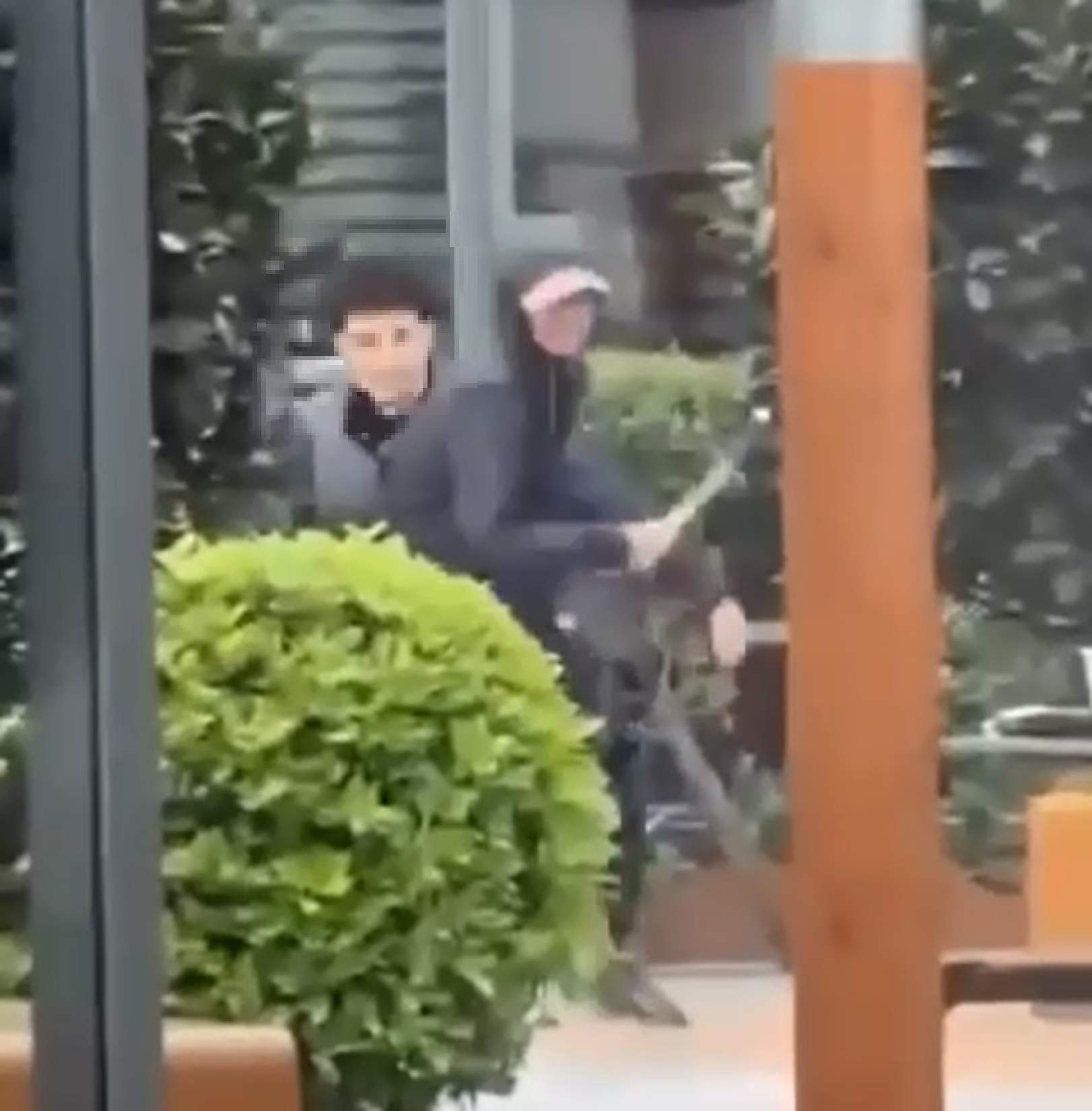 Baralla menors mcdonald's terrassa (1)