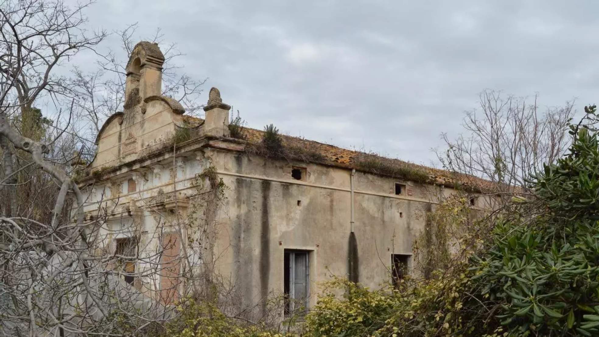 Colapsa un hospital abandonado de Esparreguera con cuatro menores atrapados dentro: dos heridos graves