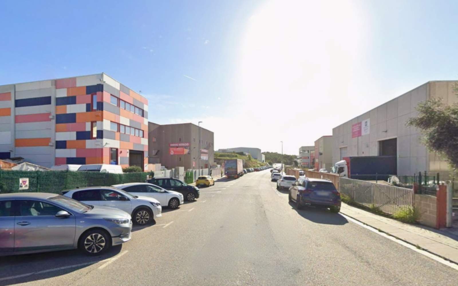 Alerta en Granollers por el incendio de unos contenedores con litio en el polígono, que ha quedado cerrado