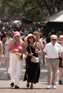 EuropaPress 5312340 varias personas pasean ramblas 30 junio 2023 barcelona cataluna espana