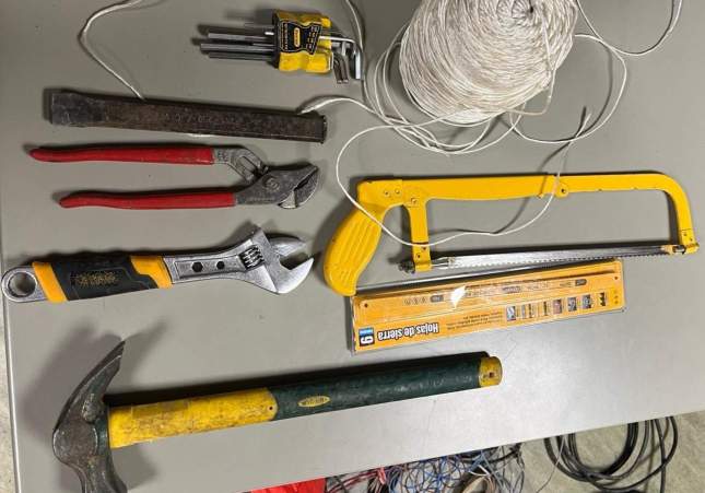 Eines que el lladre tenia a la motxilla / Mossos d'Esquadra