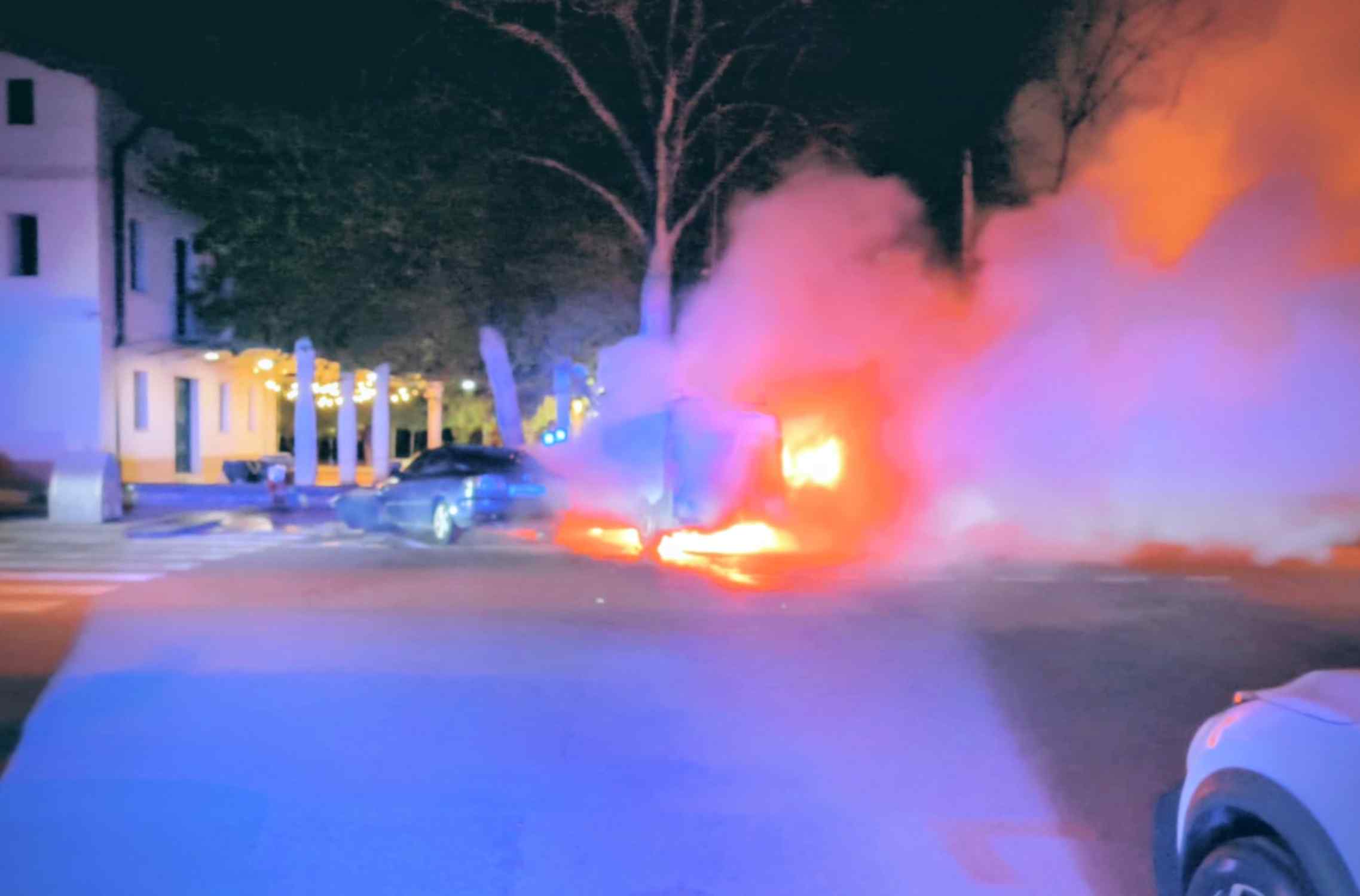 incendi cotxes roquetes