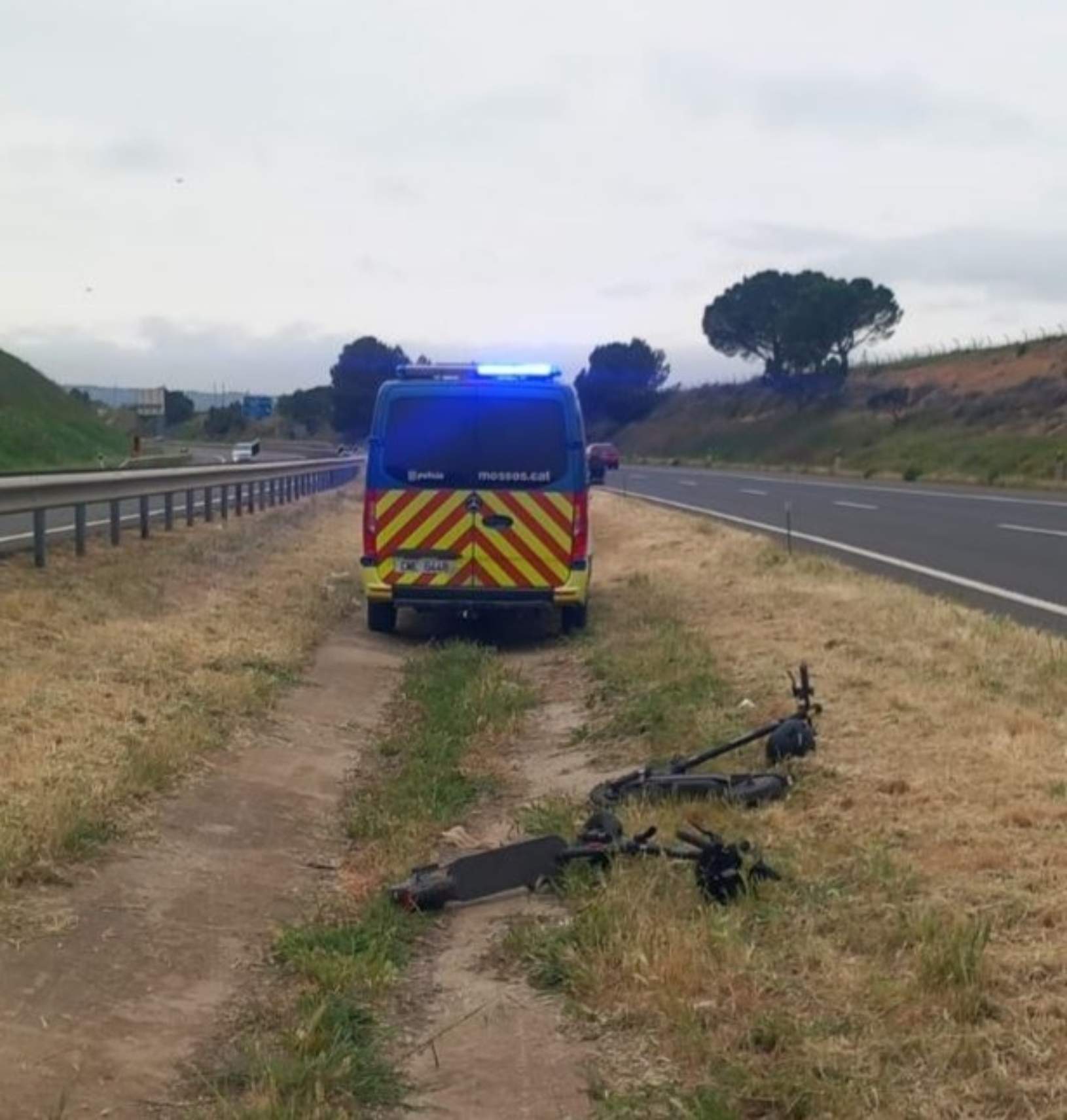 Patinets elèctrics autopista A 2 Corbins /  Mossos d'Esquadra trànsit