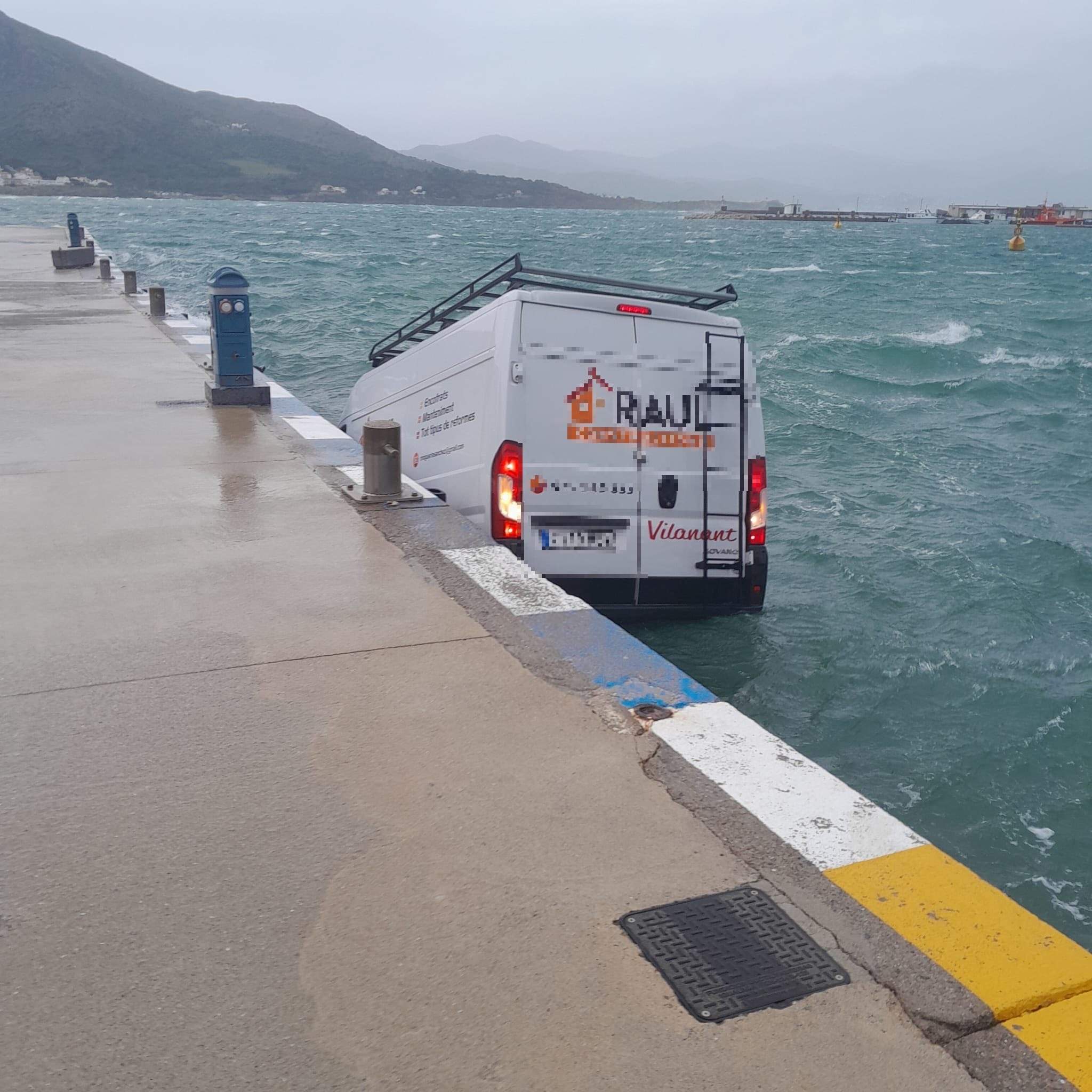 Furgoneta cau al mar Port de la Selva