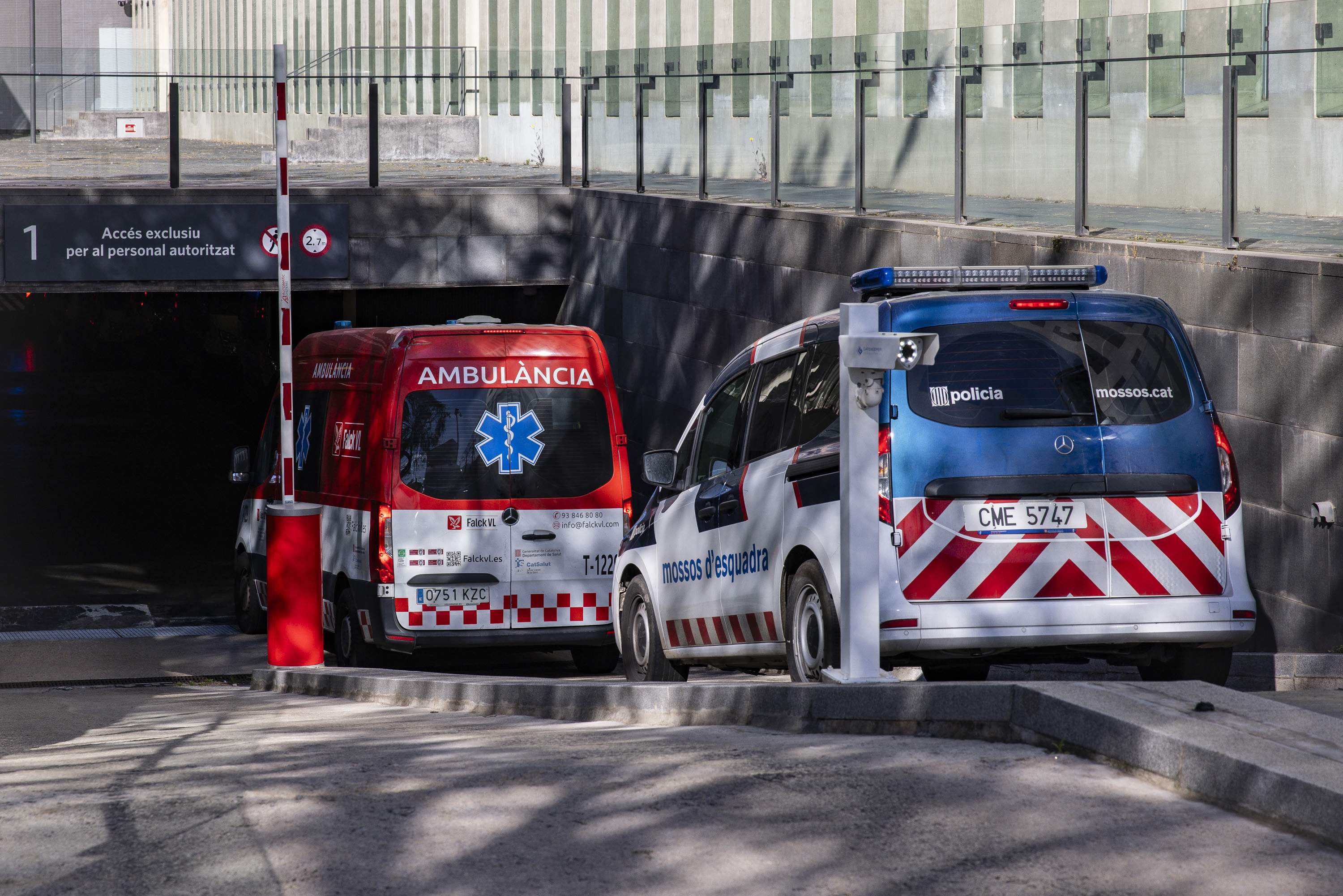 Ciutat Justicia Pepe, home en cadira de rodes07