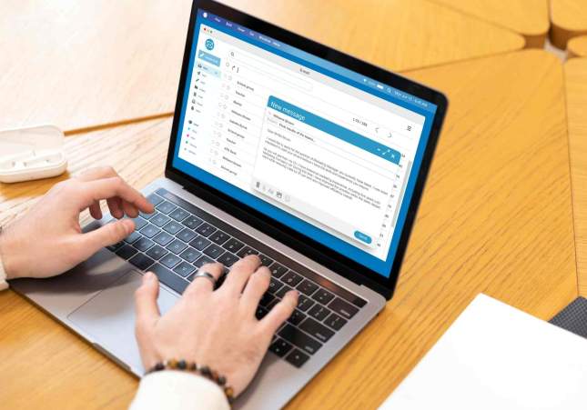 recurs mail correu electronic ordinador freepik