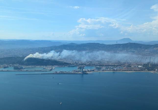 Fum procedent de Montjuïc / @rickycomas