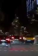 un cotxe impacta contra un taxi a barcelona