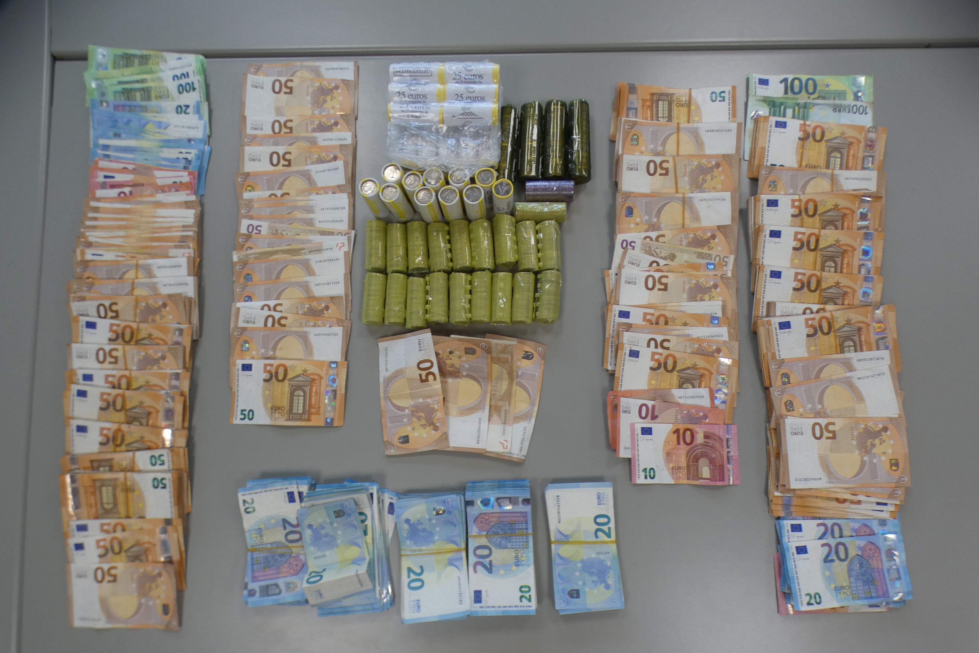 33.000 euros en efectiu decomissats per la policia / Mossos