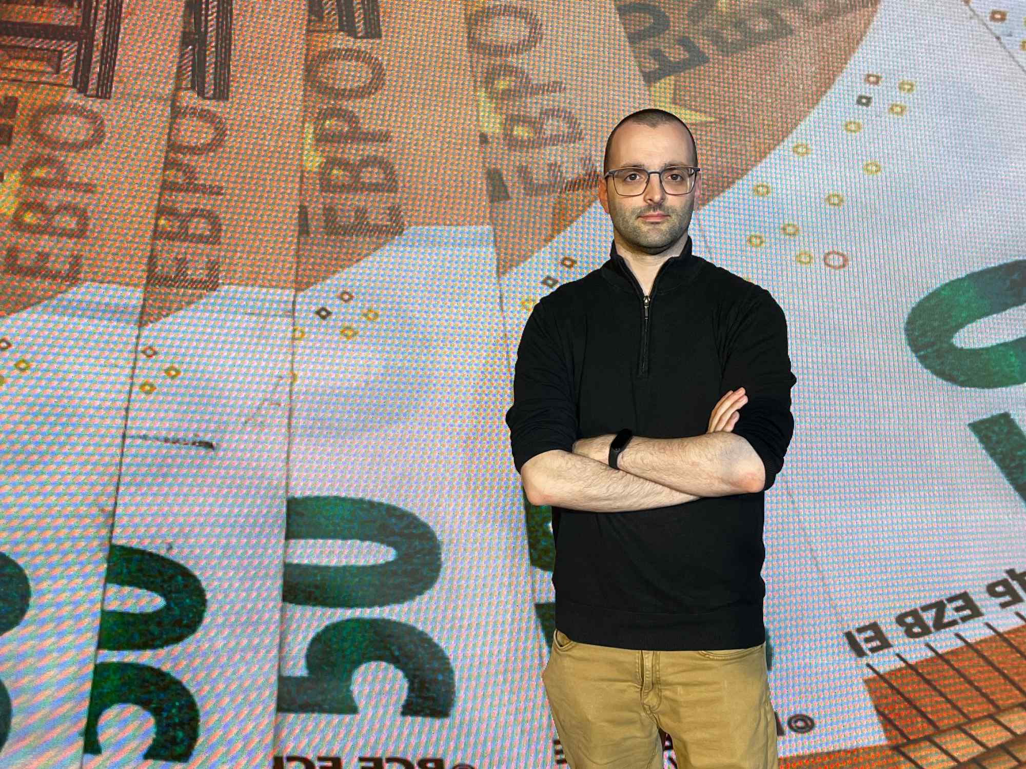 Com detectar els bitllets de 50 euros falsos que una parella ha fet circular per Barcelona, a 'ElCaso Exprés'