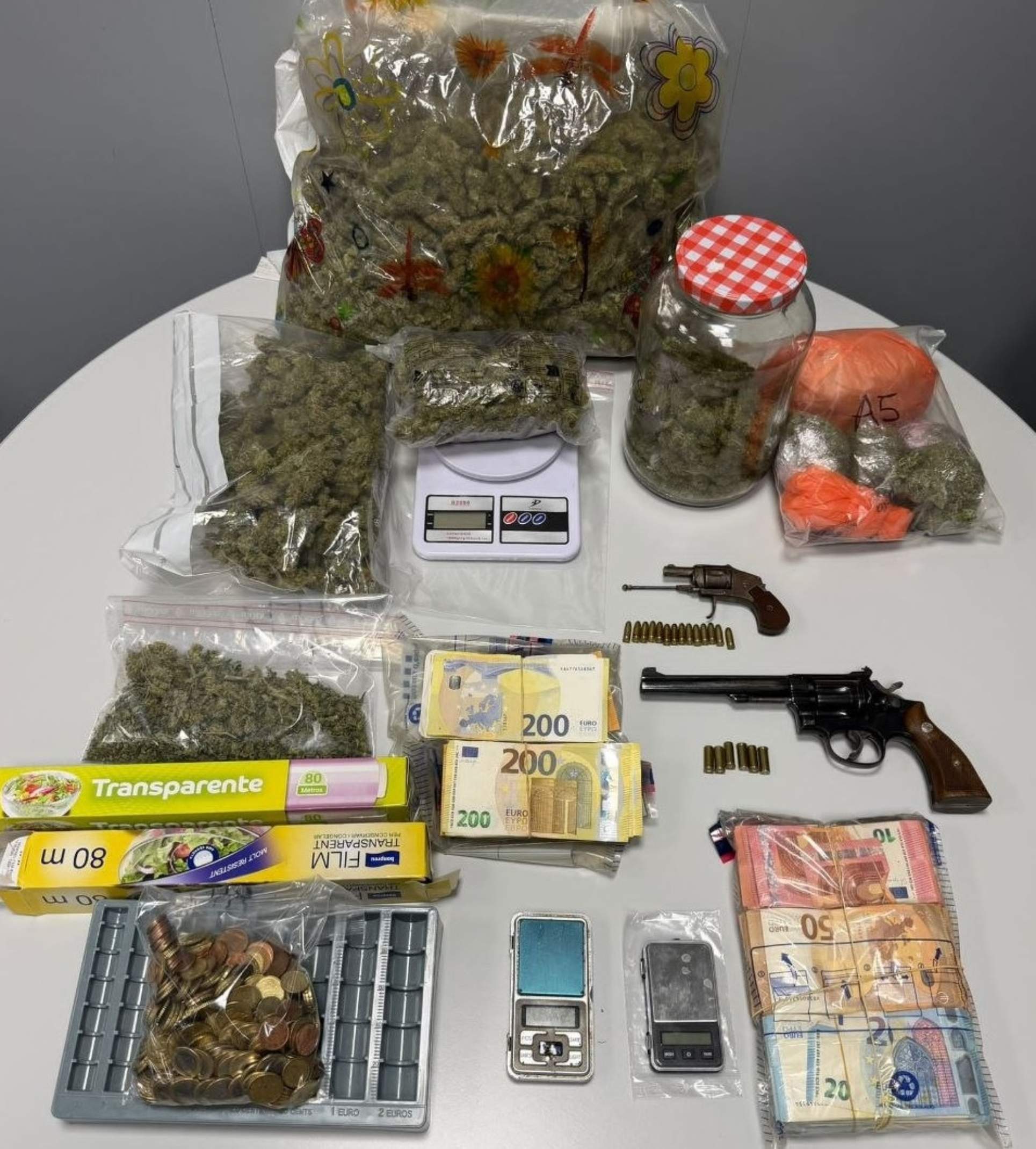 260522 NdP 575 RPP Els Mossos d'Esquadra detenen quatre persones a per tràfic de drogues a Mollerussa
