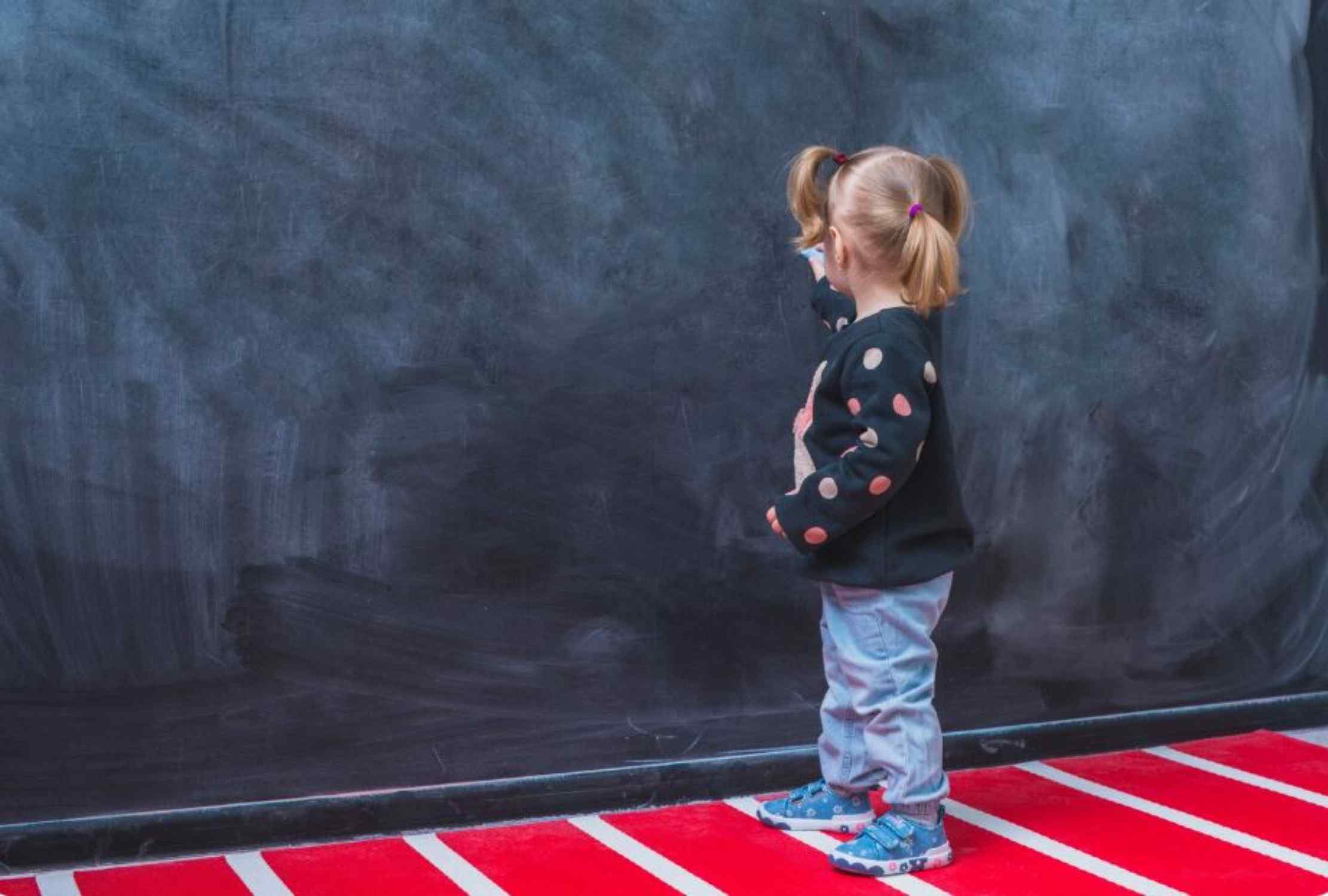 nena petita escola