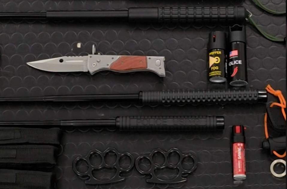 Parte de las armas que encontraron los agentes / Mossos