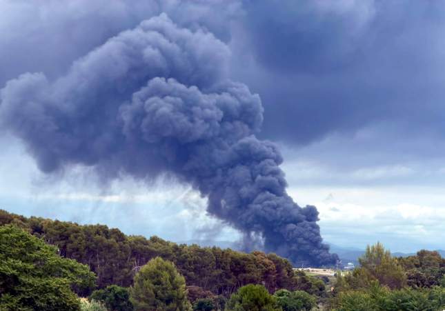 Fumera de l'incendi a Santa Perpètua de Mogoda / ACN