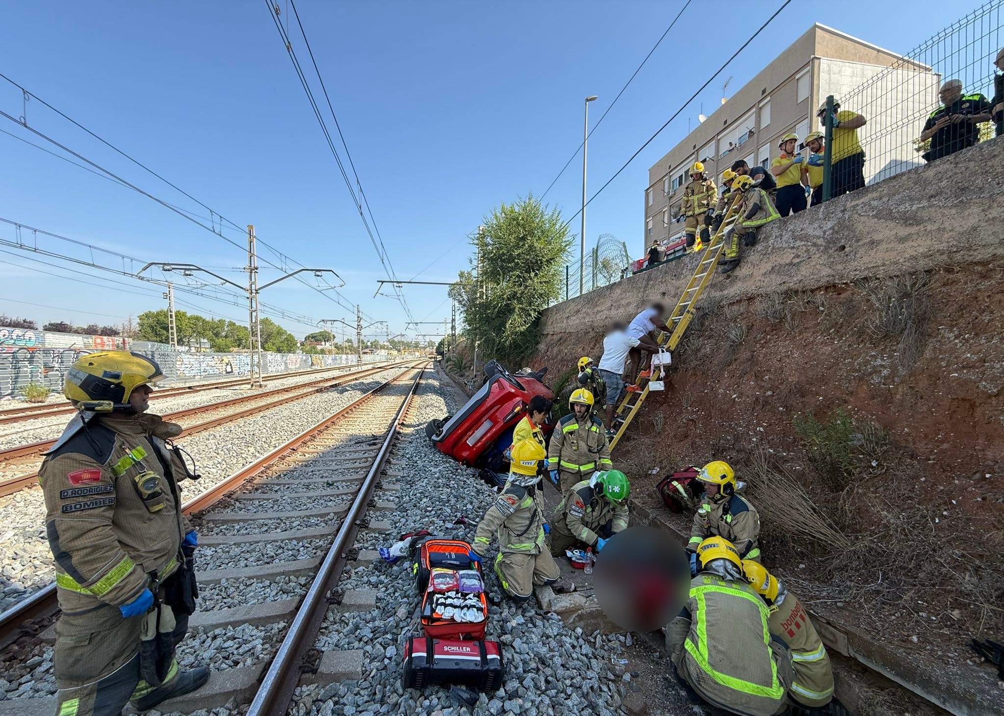 Rescat Bombers vies del tren R4 Sabadell