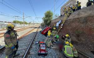 Rescat Bombers vies del tren R4 Sabadell