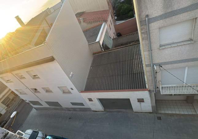La teulada que escalen els lladres per colar-se als patis interiors / Cedida La teulada que escalen els lladres per colar-se als patis interiors / Cedida