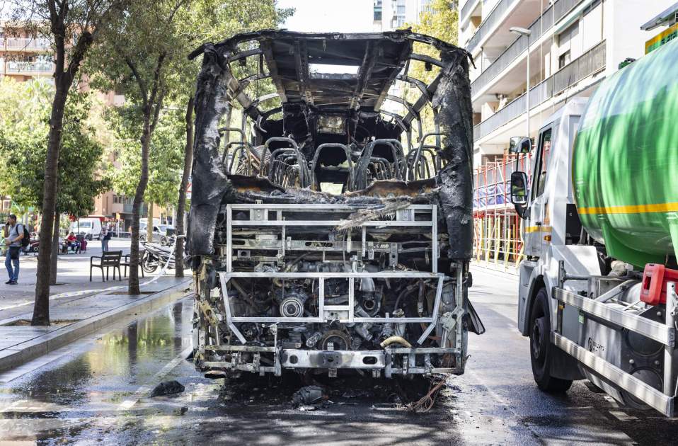 Incendi bus rambla guipuzcoa Sant Martí / Foto: Carlos Baglietto Incendi bus rambla guipuzcoa Sant Martí / Foto: Carlos Baglietto