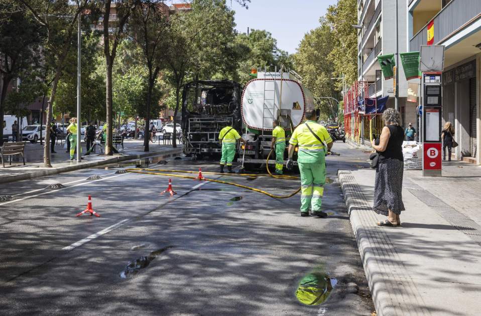 Incendi bus rambla guipuzcoa Sant Martí / Foto: Carlos Baglietto Incendi bus rambla guipuzcoa Sant Martí / Foto: Carlos Baglietto